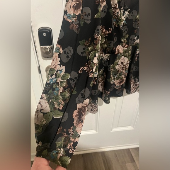 Torrid Skull Floral Peplum Sweetheart Blouse Long Sleeve Romantic Goth Size 5X - Picture 5 of 15